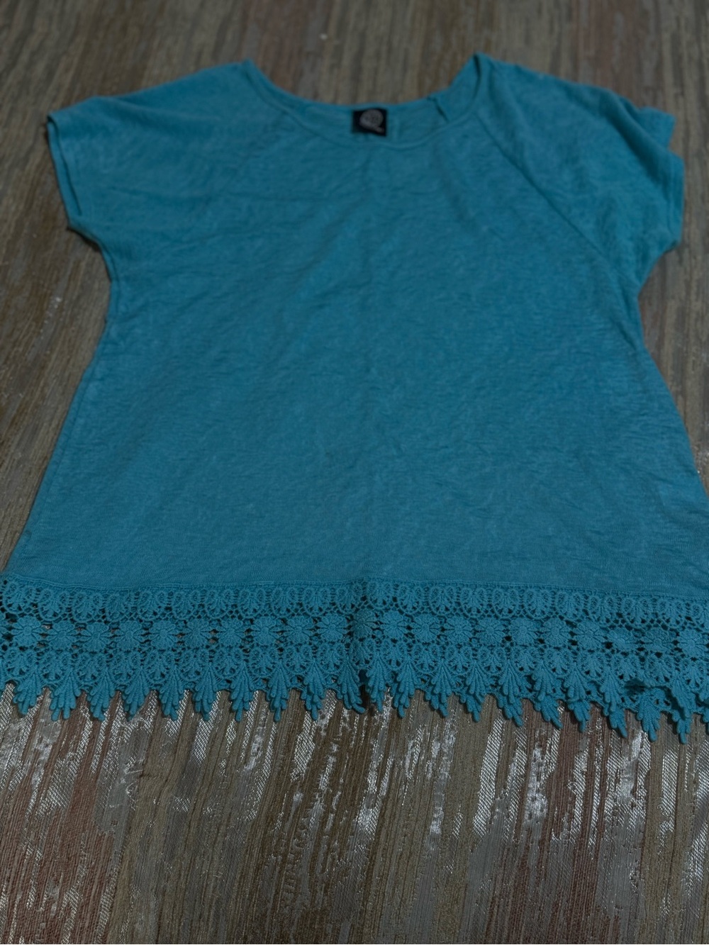 Bobeau Teal Short Sleeve Tunic with Crochet Hem